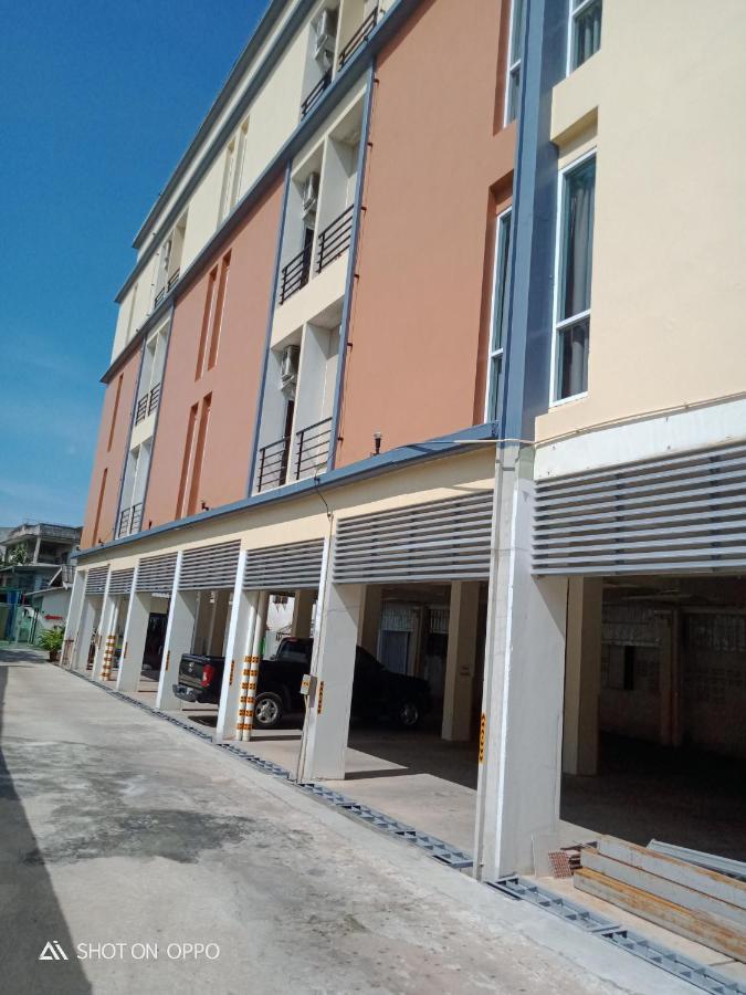 唯一公寓酒店 乌隆他尼 外观 照片